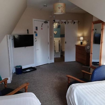 Treventon Guest House เพนแซนซ์ ภายนอก รูปภาพ